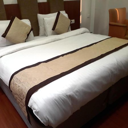 Airport Hotel Golden Bliss Near Delhi Airport 뉴델리 외부 사진