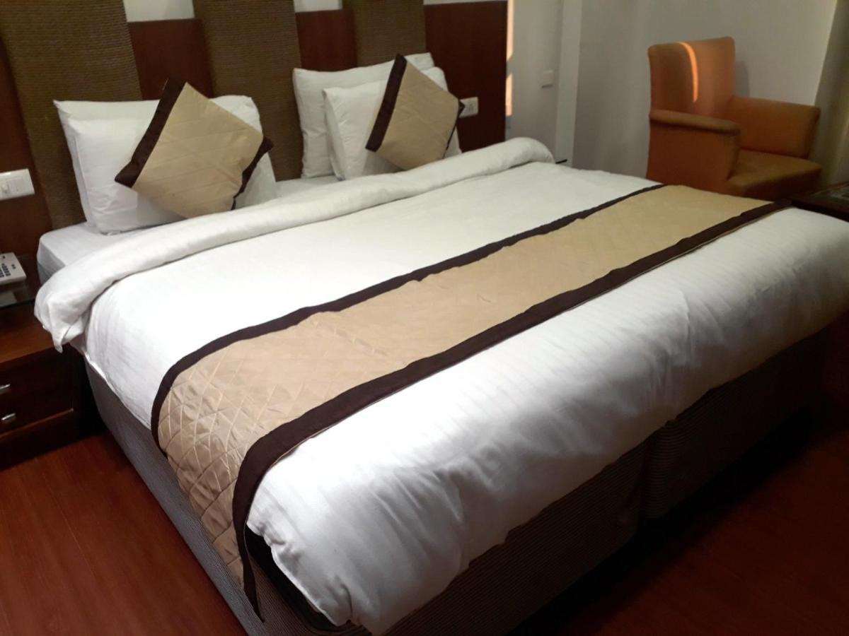 Airport Hotel Golden Bliss Near Delhi Airport 뉴델리 외부 사진