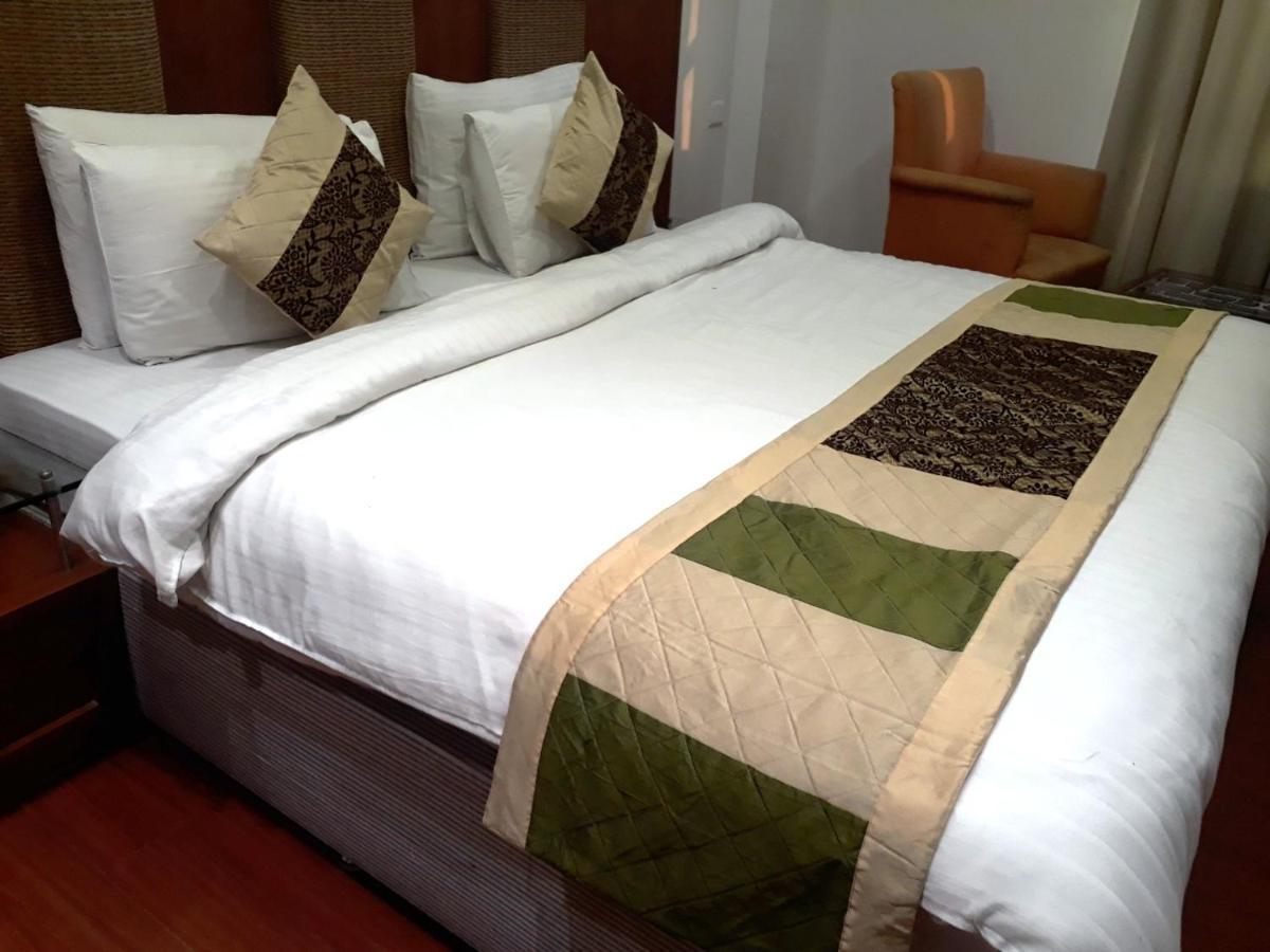 Airport Hotel Golden Bliss Near Delhi Airport 뉴델리 외부 사진