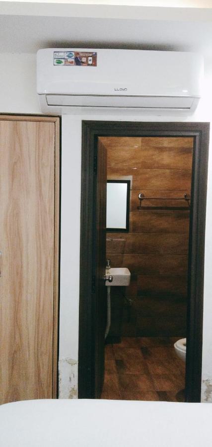 Airport Hotel Golden Bliss Near Delhi Airport 뉴델리 외부 사진