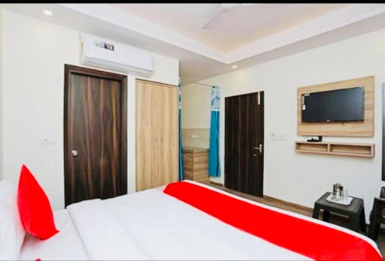Airport Hotel Golden Bliss Near Delhi Airport 뉴델리 외부 사진