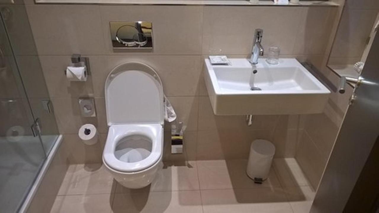 Airport Hotel Golden Bliss Near Delhi Airport 뉴델리 외부 사진