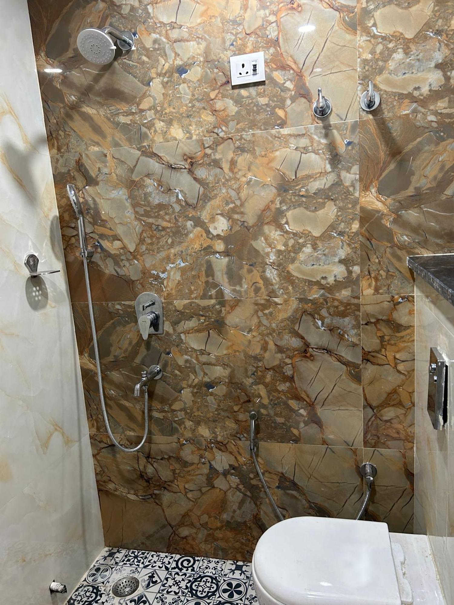 Airport Hotel Golden Bliss Near Delhi Airport 뉴델리 외부 사진