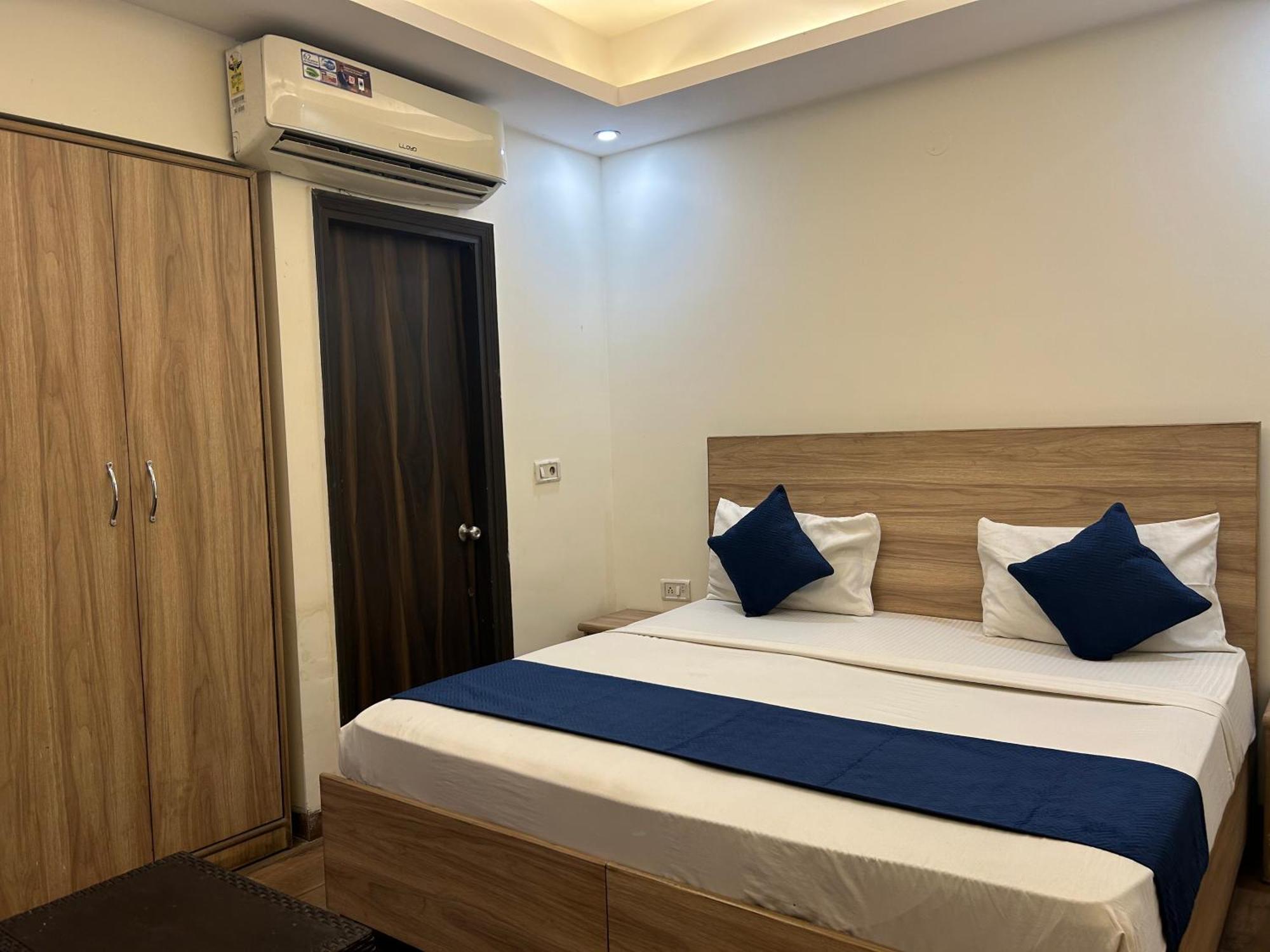 Airport Hotel Golden Bliss Near Delhi Airport 뉴델리 외부 사진