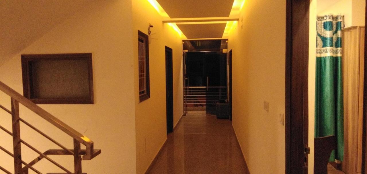 Airport Hotel Golden Bliss Near Delhi Airport 뉴델리 외부 사진